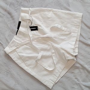 Express shortie super high rise white shorts size 4